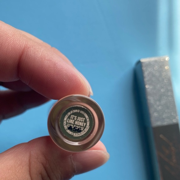 Mac X Mariah Carey It’s Just Like Honey Lip Gloss - Picture 9 of 10